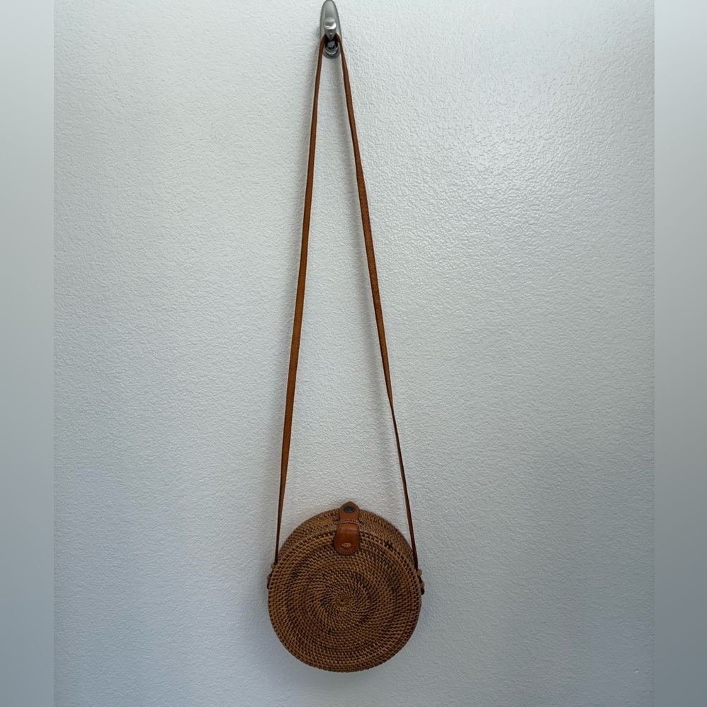 Round Rattan Cross-Body Purse - Picture 2 of 8